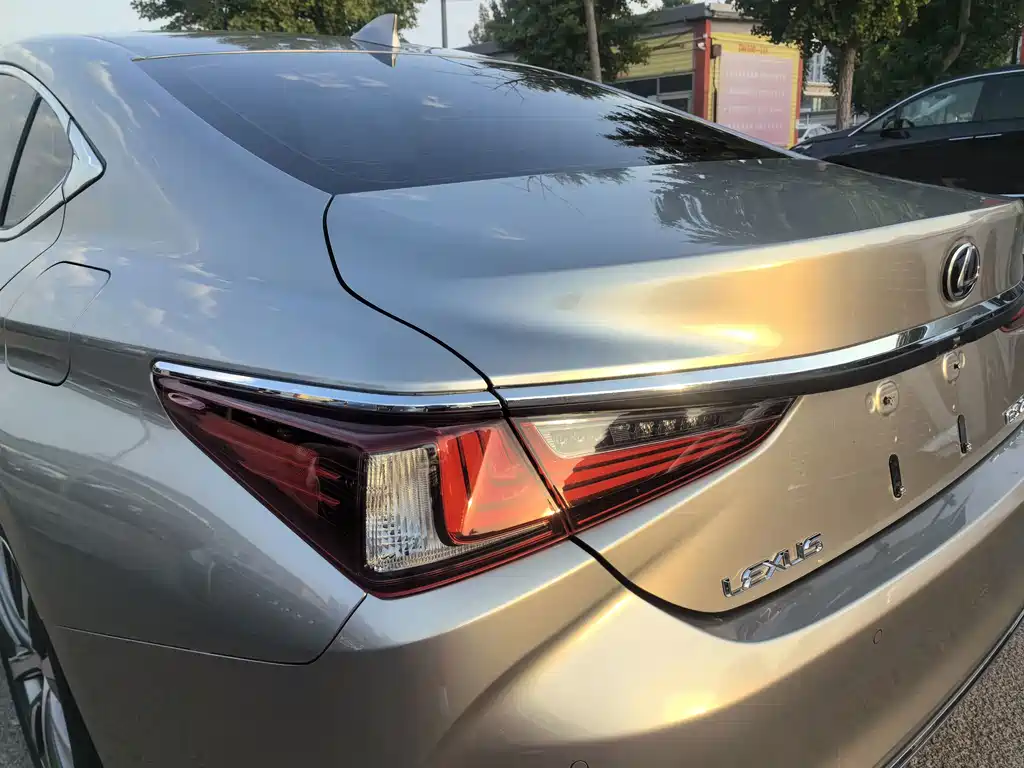 Lexus ES — миниатюра 8