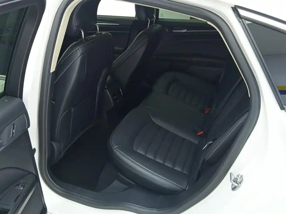 Ford Mondeo — миниатюра 11
