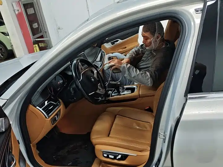 BMW 7 Series — миниатюра 3