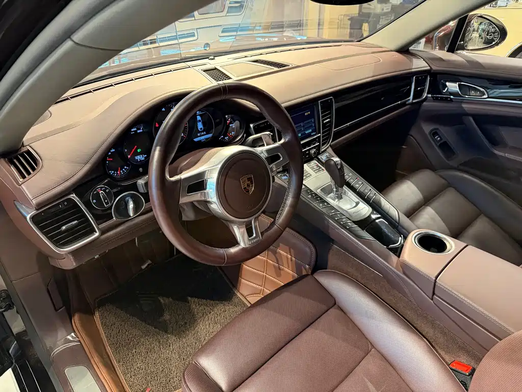 PORSCHE PANAMERA