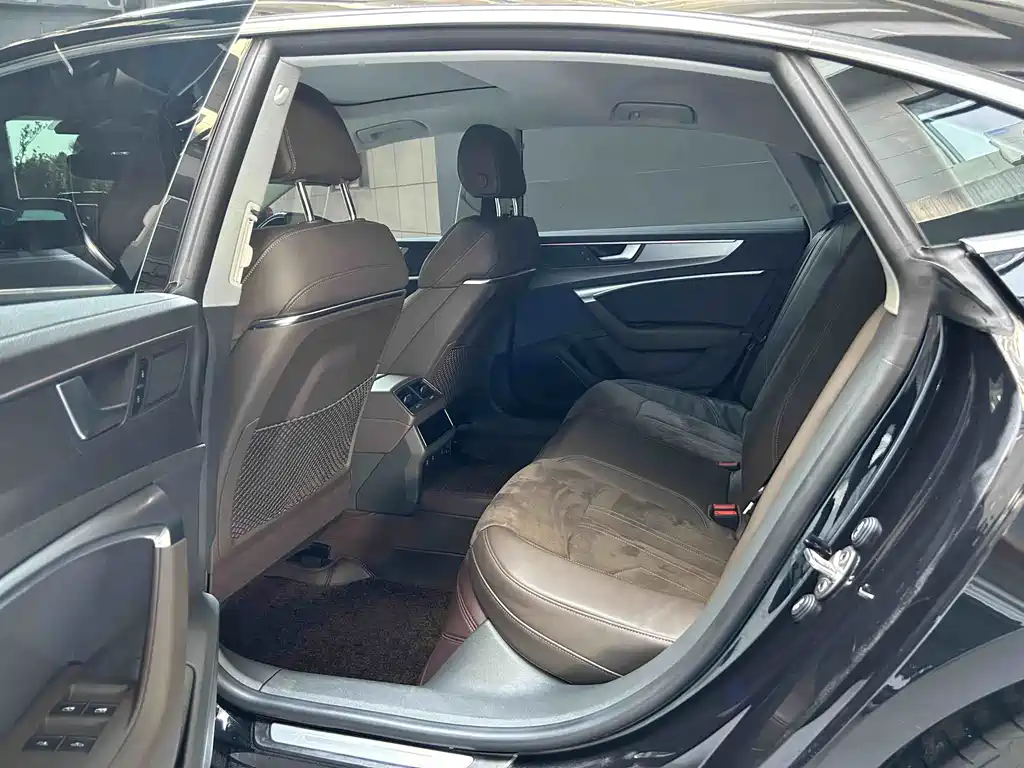 Audi A7L — миниатюра 10