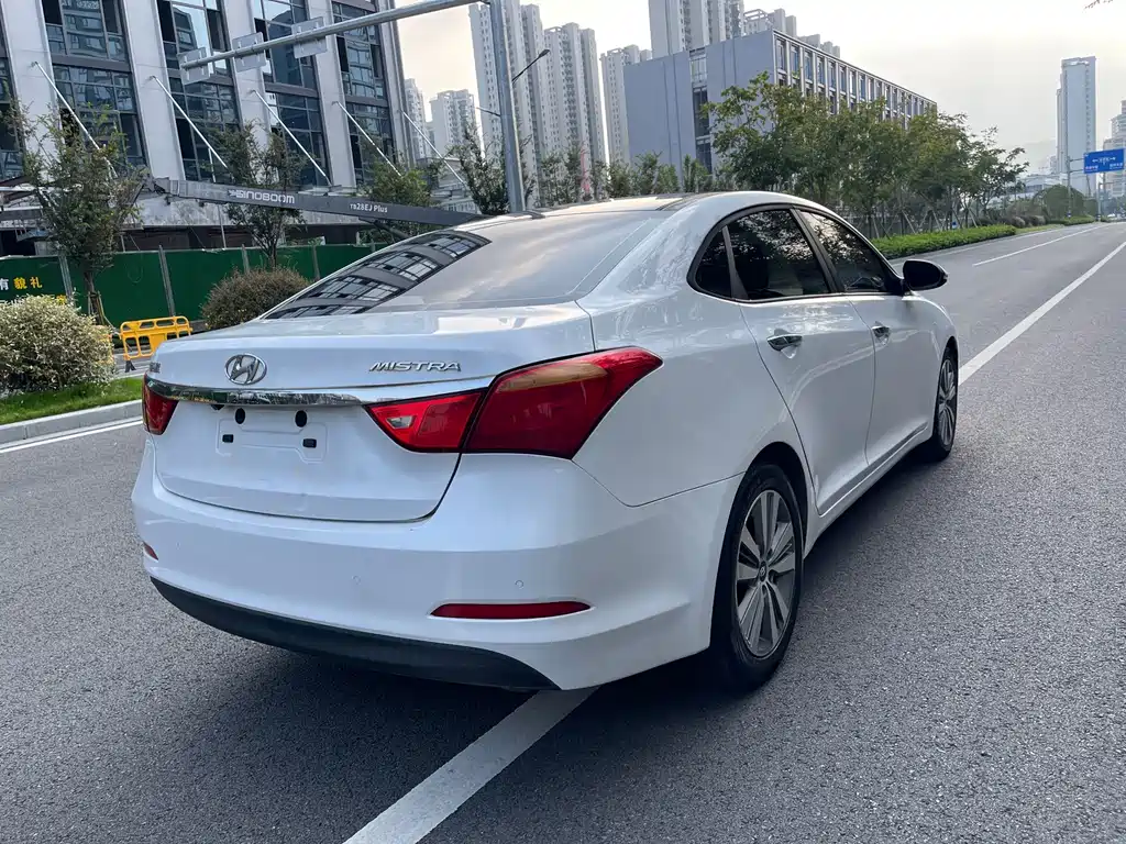 Hyundai Mistra — миниатюра 4