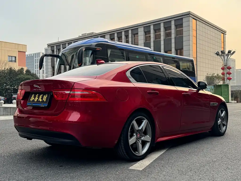 Jaguar XE 2015 2.0T 200PS R-Sport