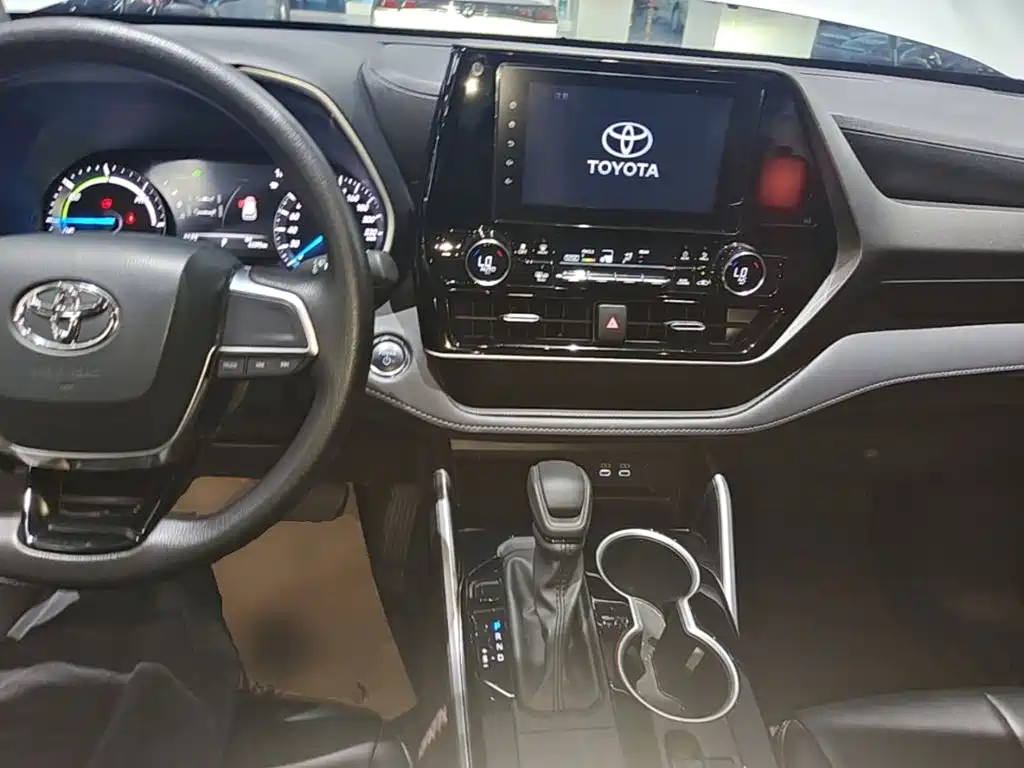 Toyota Highlander — миниатюра 10
