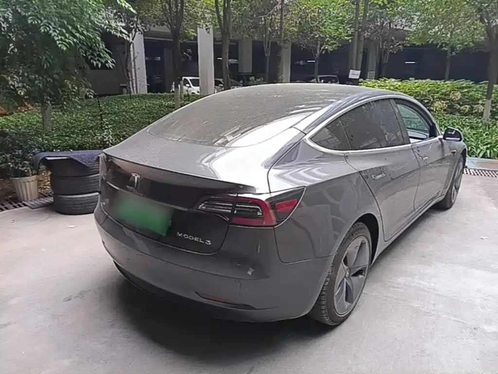 Tesla Model 3 — миниатюра 7