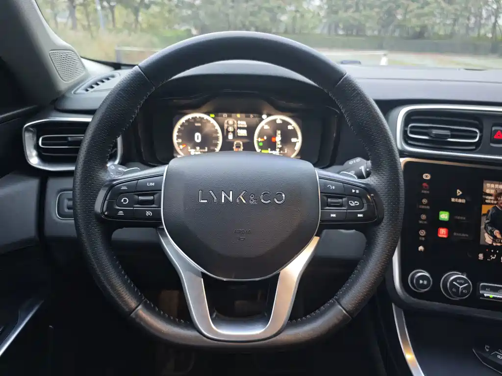 Lynk & Co 01 EM-P — миниатюра 9