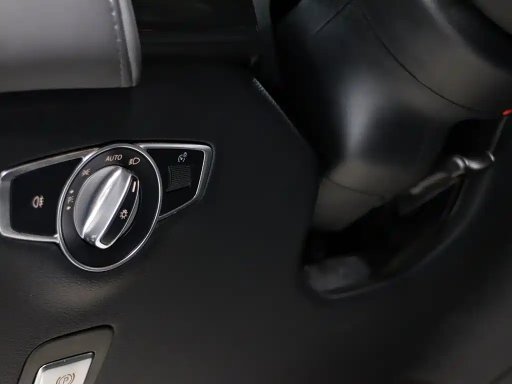 Mercedes-Benz EQC — миниатюра 11