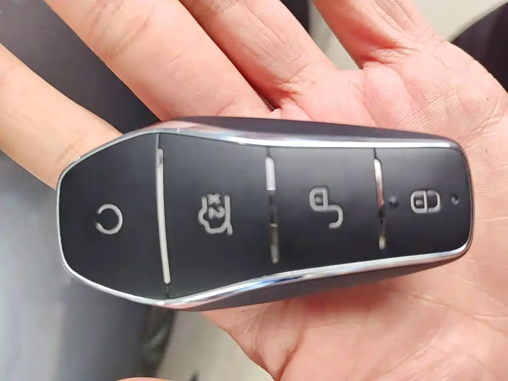 BYD L DM-i — миниатюра 9