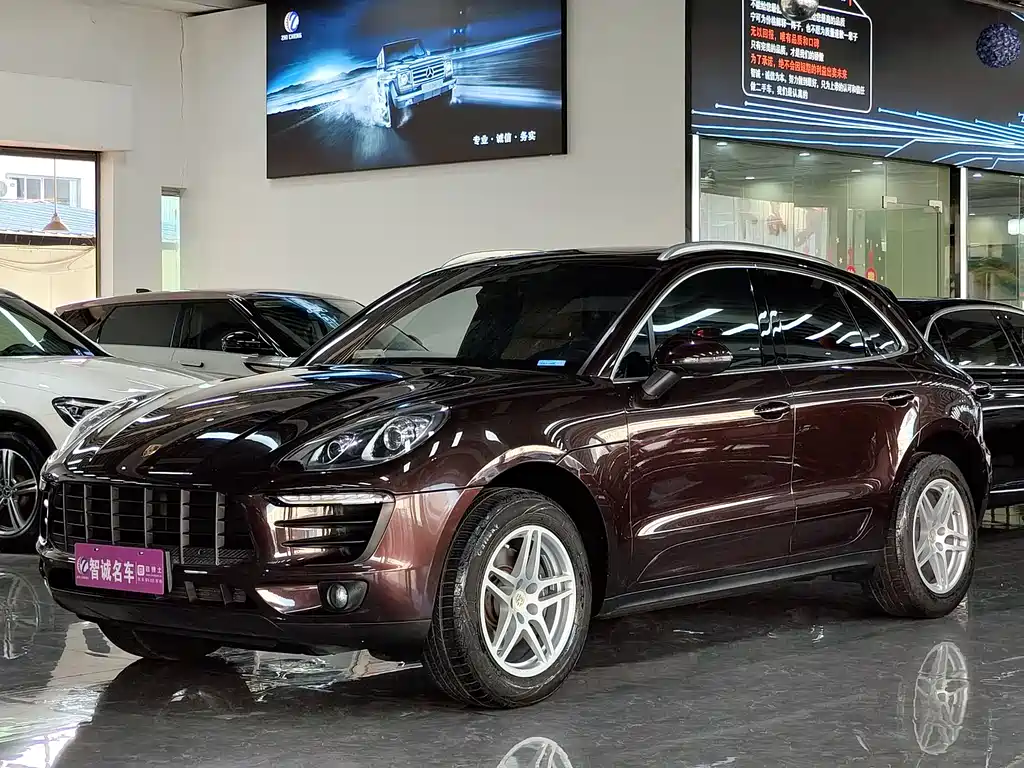 PORSCHE MACAN