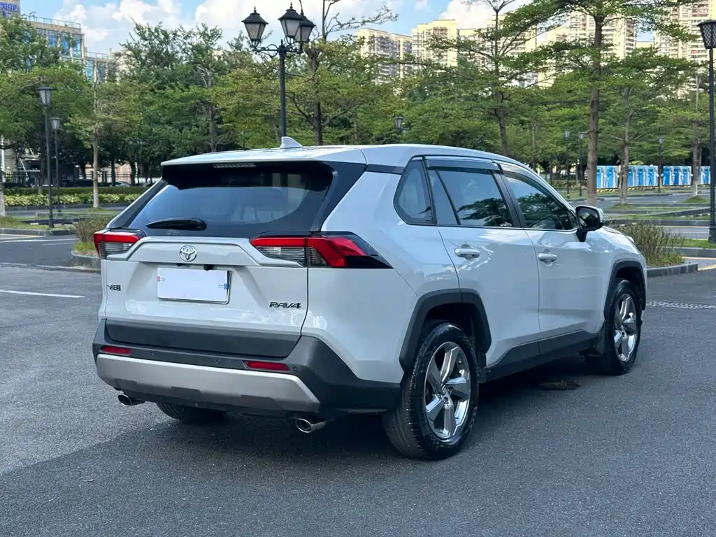 Toyota RAV4 — миниатюра 19