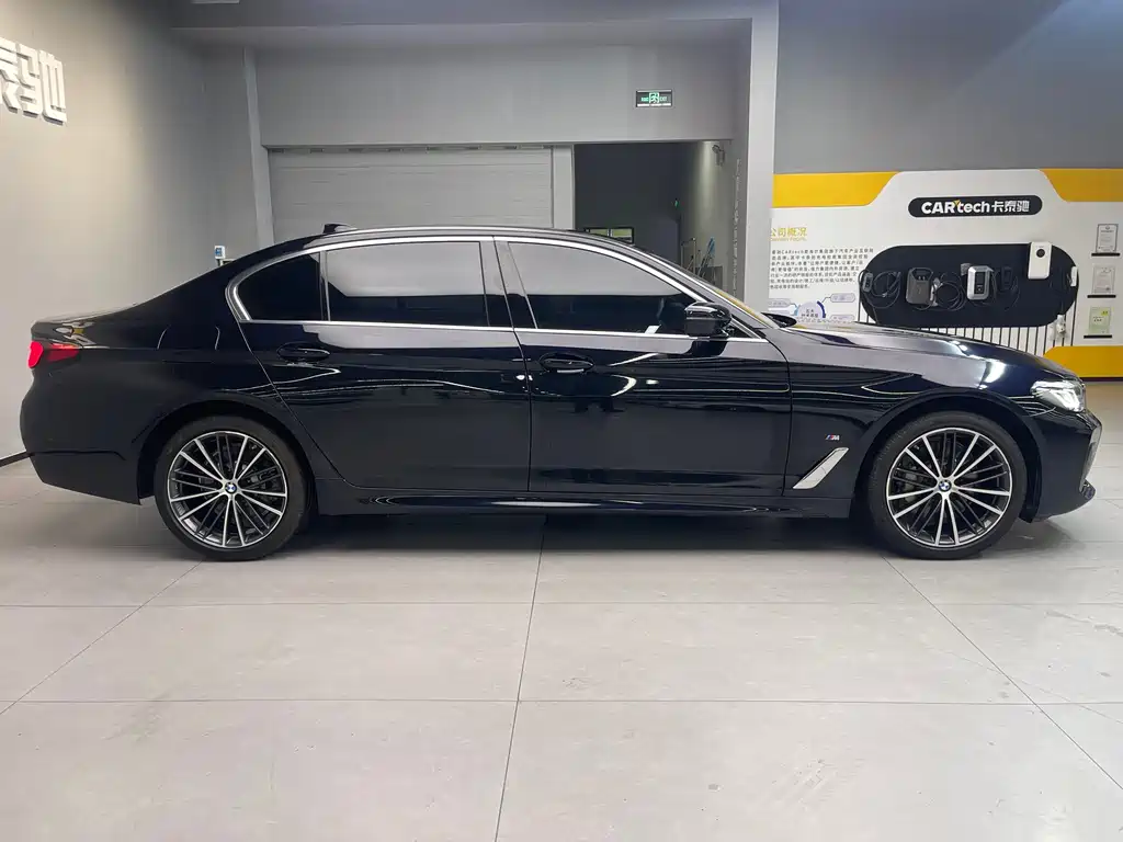 BMW 5 Series — миниатюра 7