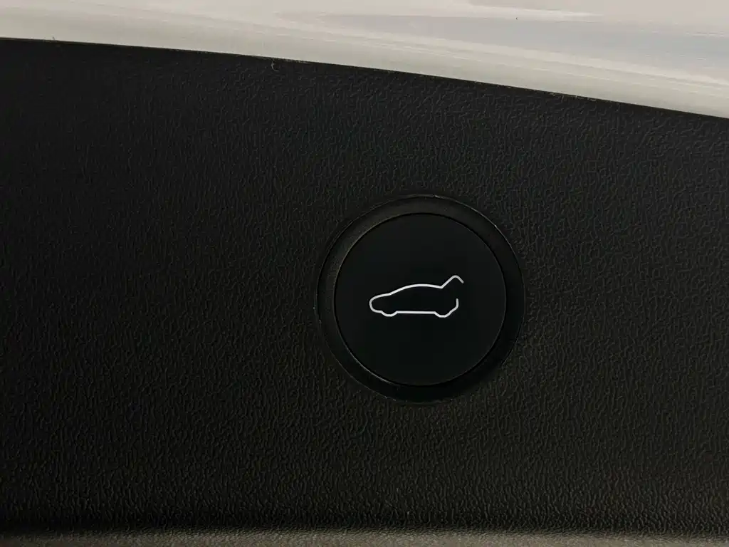 Tesla Model 3 — миниатюра 9