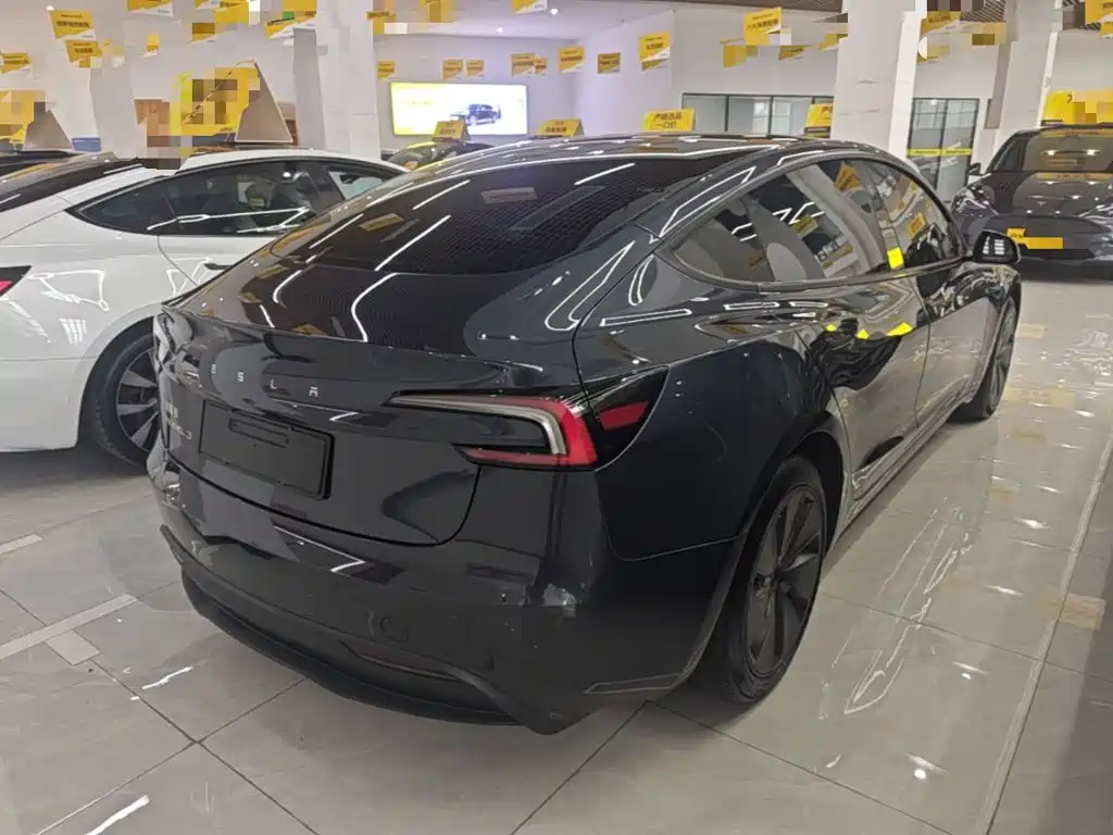 Tesla Model 3 — миниатюра 7
