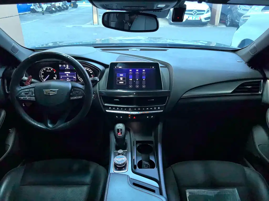 Cadillac CT5 — миниатюра 5
