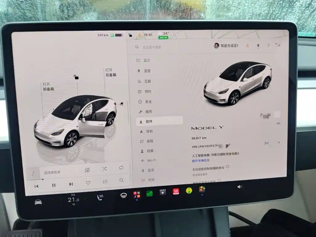 Tesla Model Y — миниатюра 12
