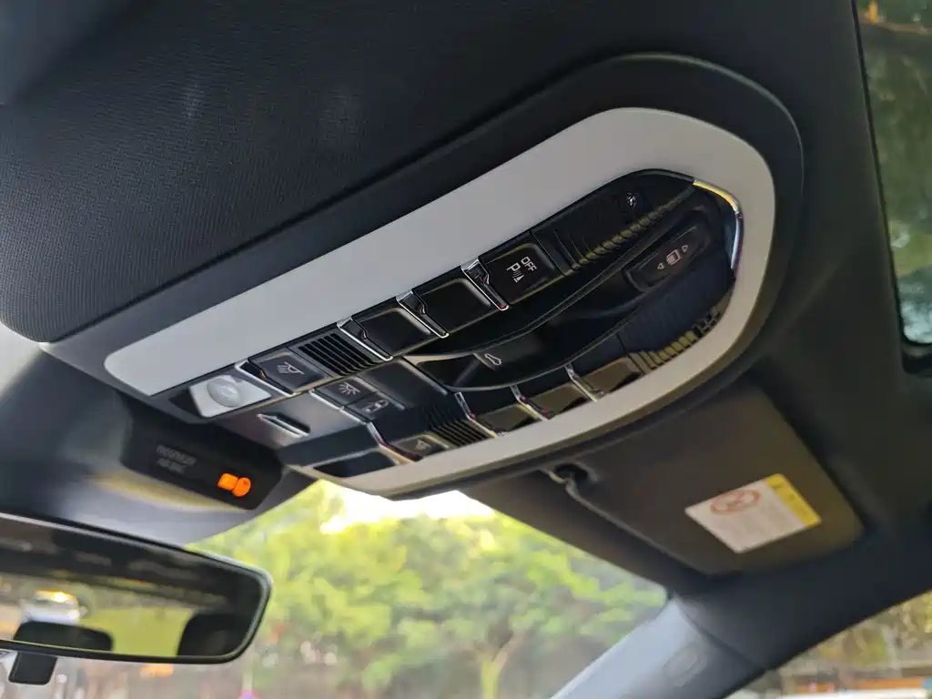 Porsche Macan — миниатюра 26