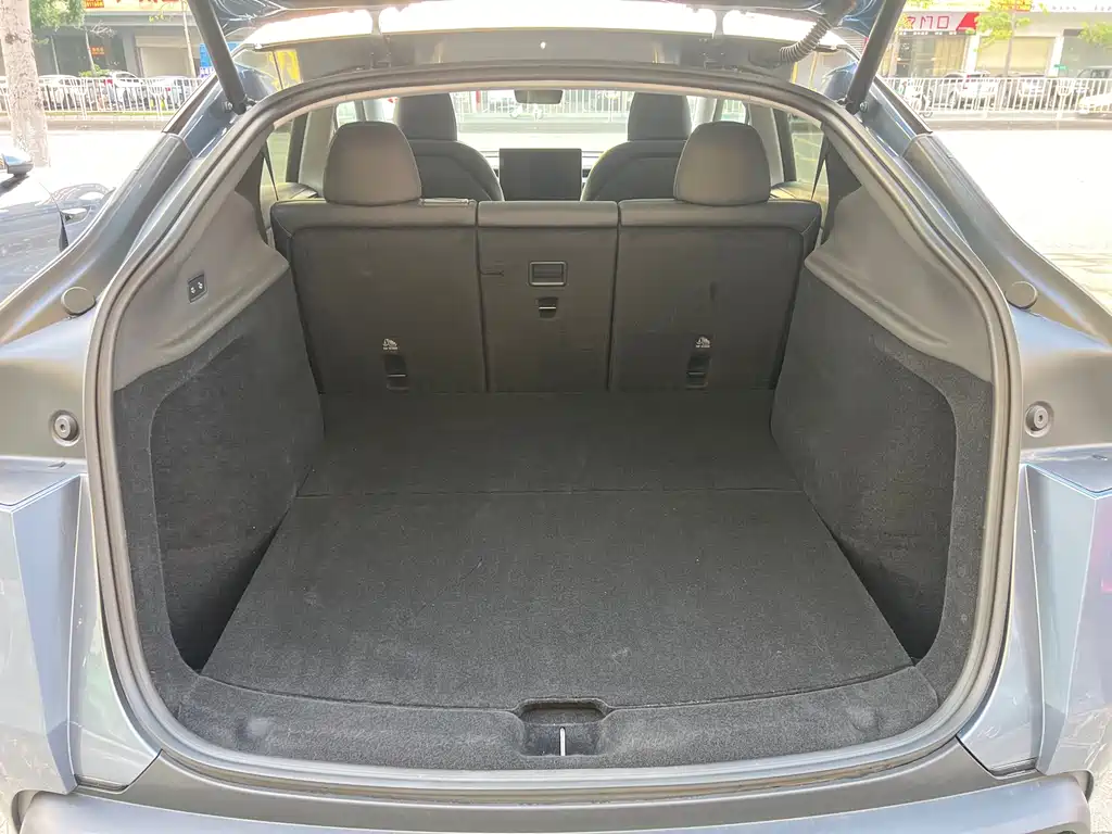 Tesla Model Y — миниатюра 27
