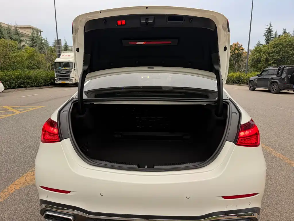 Mercedes-Benz C-Class — миниатюра 13