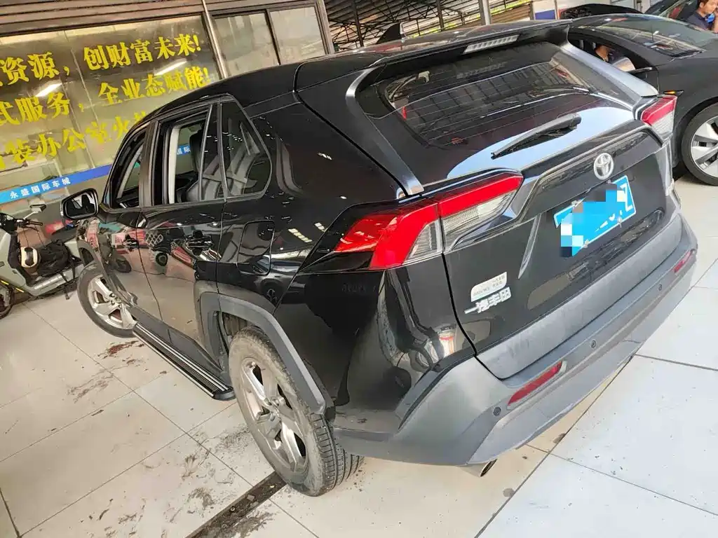 Toyota RAV4 — миниатюра 3
