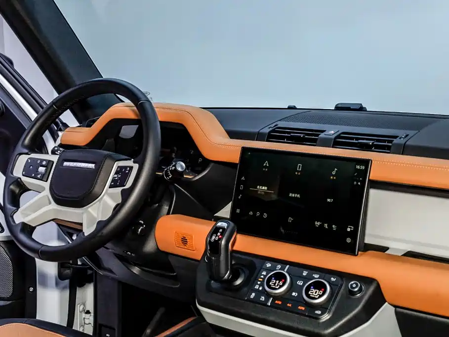 Land Rover Defender 2024 — фото 30