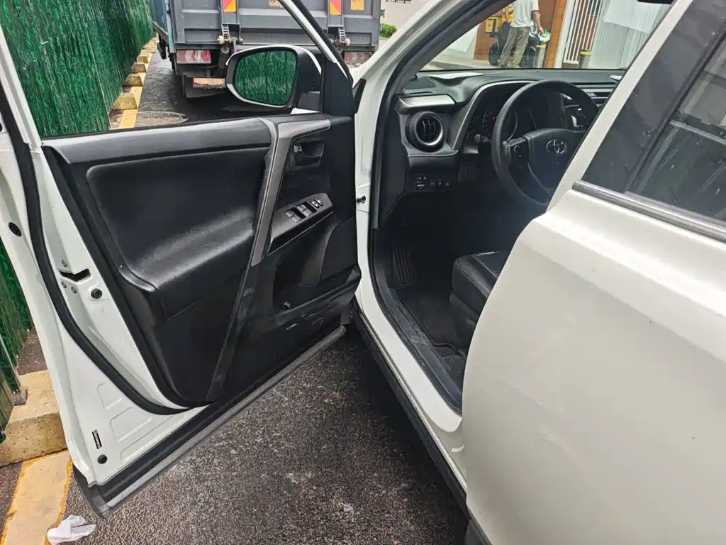 Toyota RAV4 — миниатюра 12
