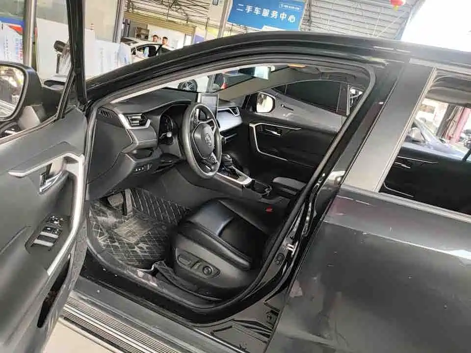 Toyota RAV4 — миниатюра 6