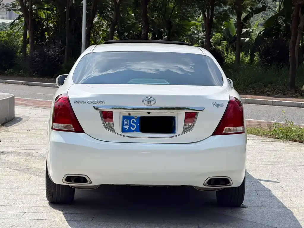 Toyota Crown — миниатюра 5