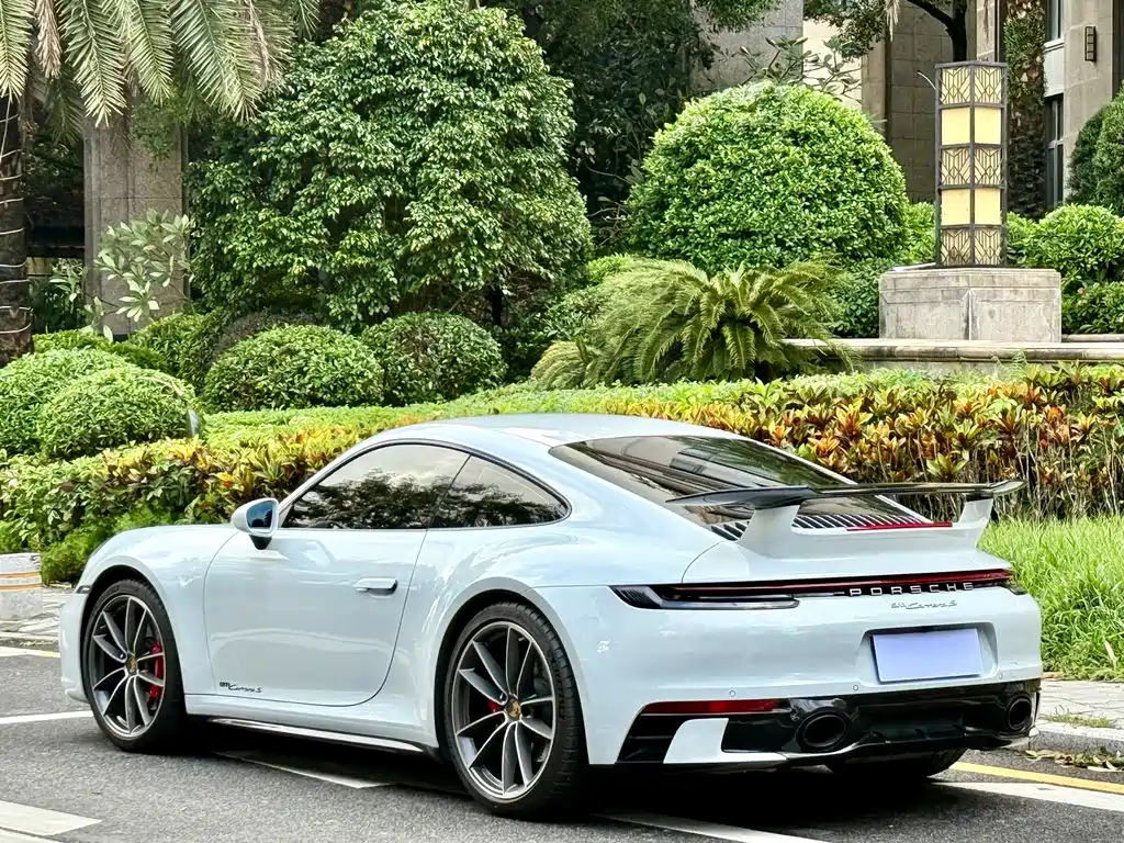 PORSCHE 911