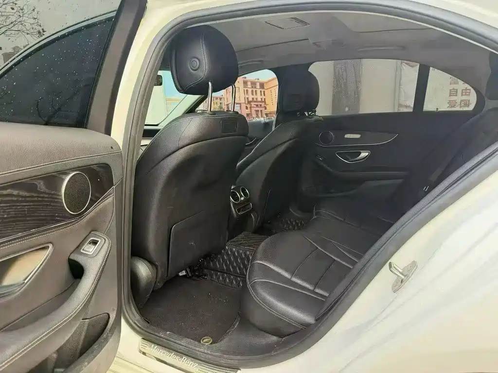 Mercedes-Benz C-Class — миниатюра 5