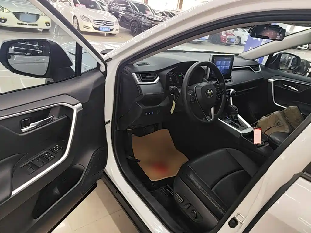Toyota RAV4 — миниатюра 16