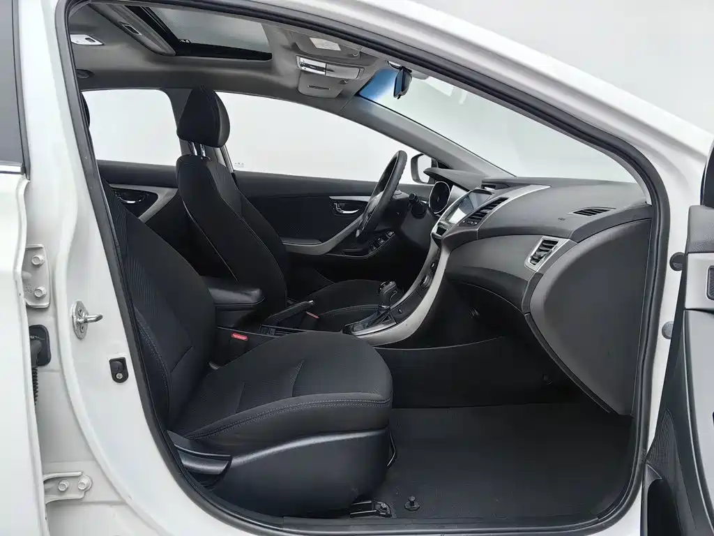 Hyundai Elantra Langdong — миниатюра 23