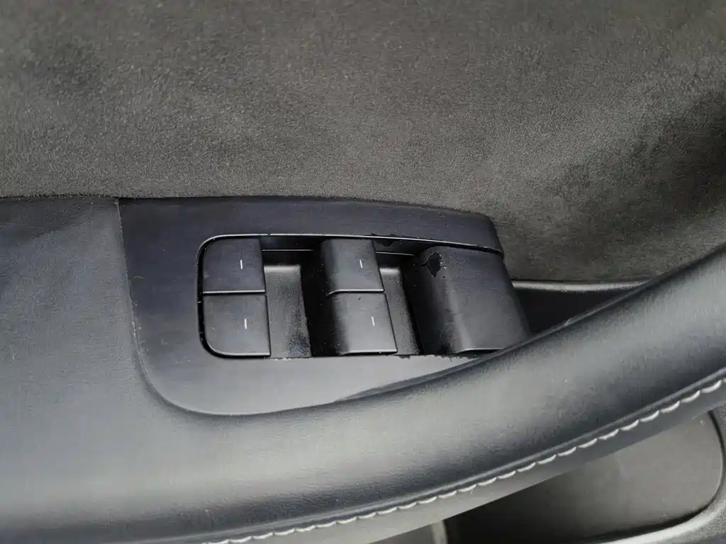 Tesla Model 3 — миниатюра 9