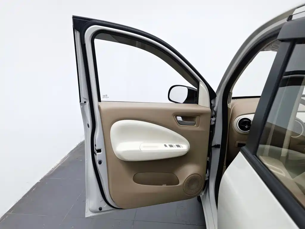 Wuling MINIEV — миниатюра 8