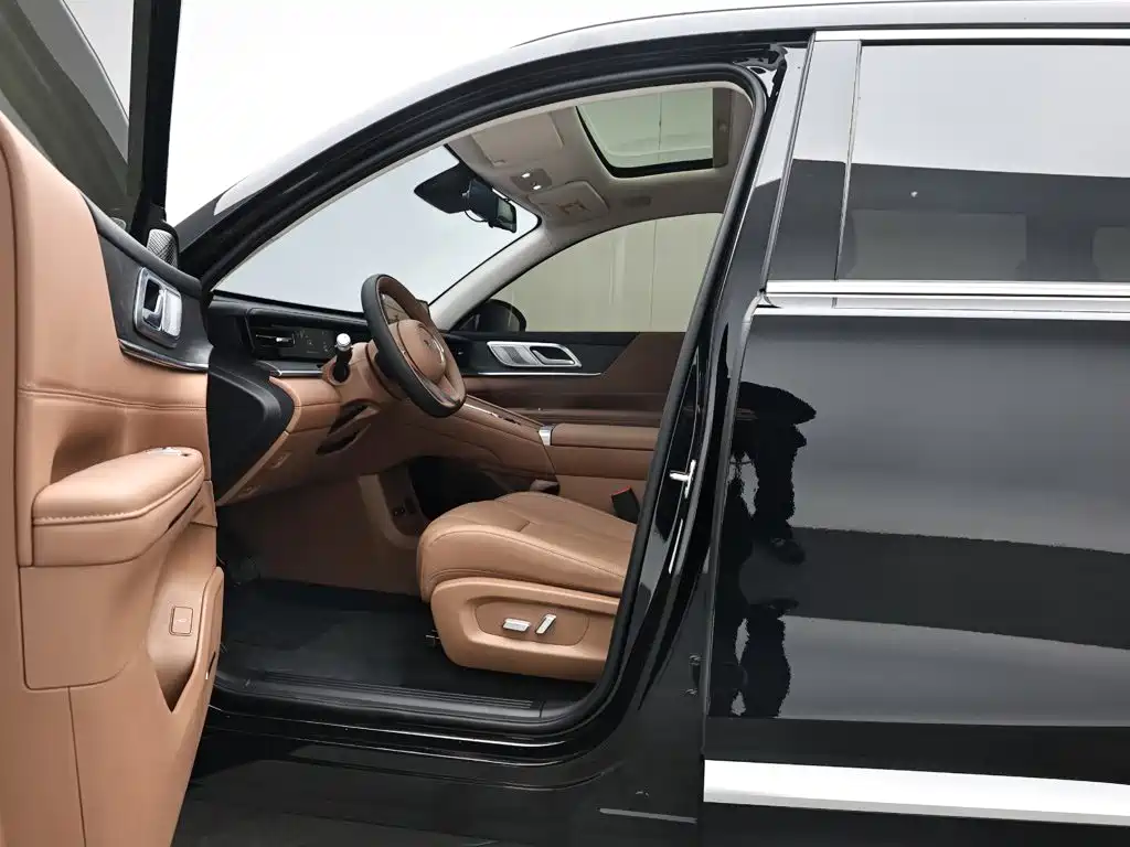 Wuling Xingguang L — миниатюра 10