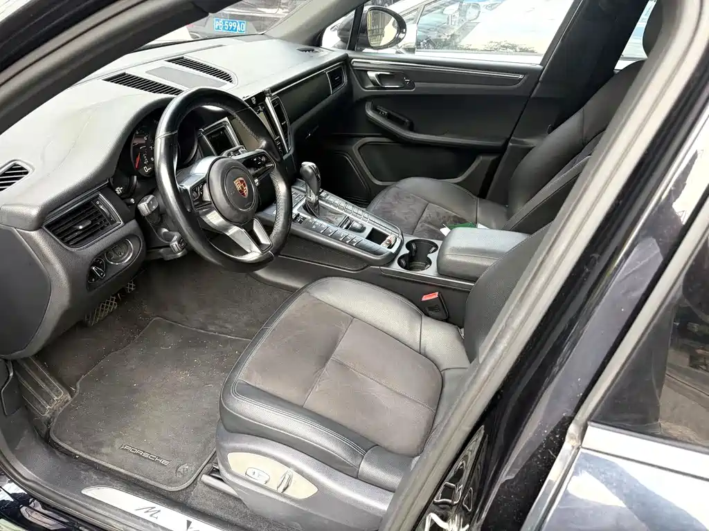 Porsche Macan — миниатюра 11
