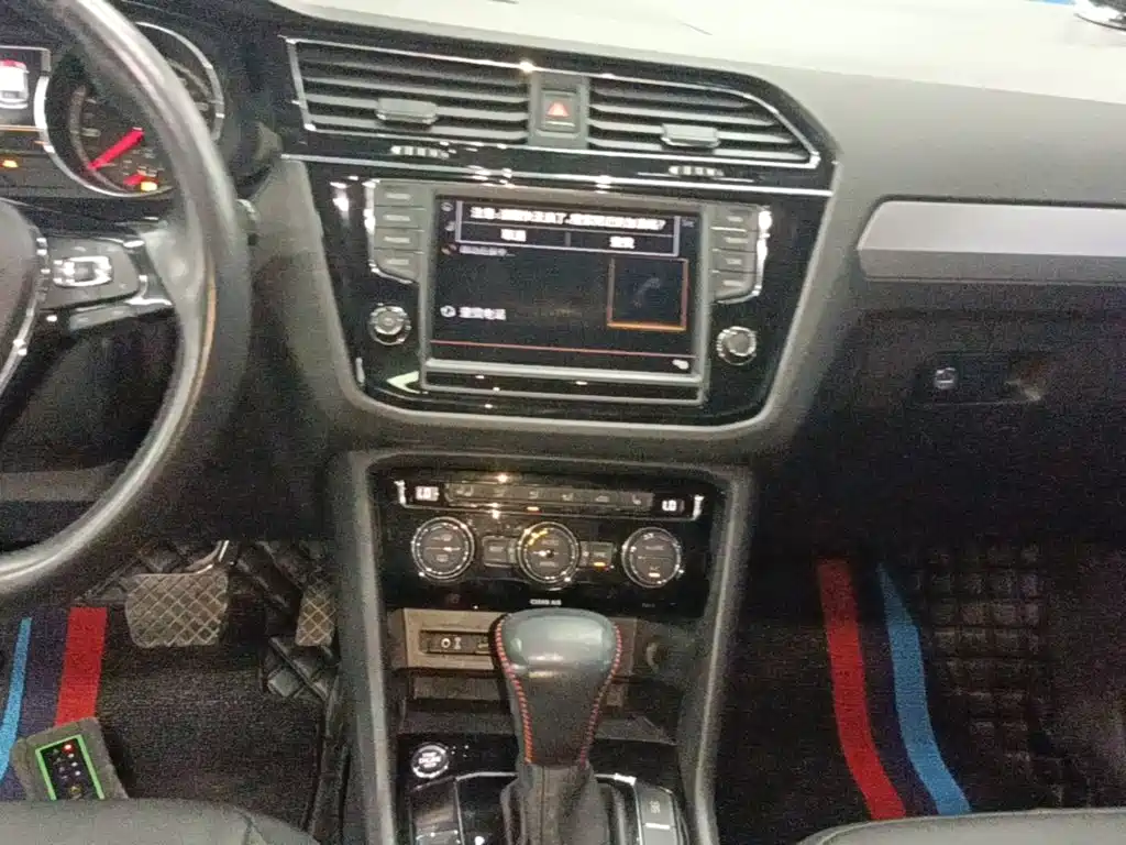 Volkswagen Tiguan L — миниатюра 13