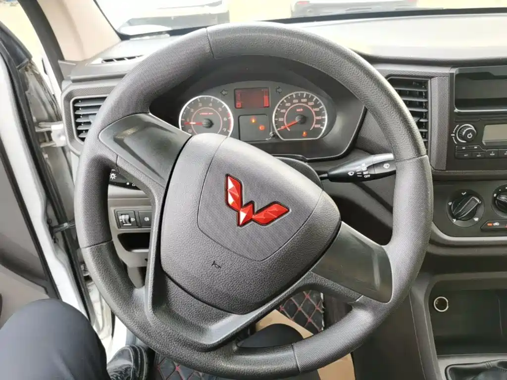 Wuling Hongguang V — миниатюра 11