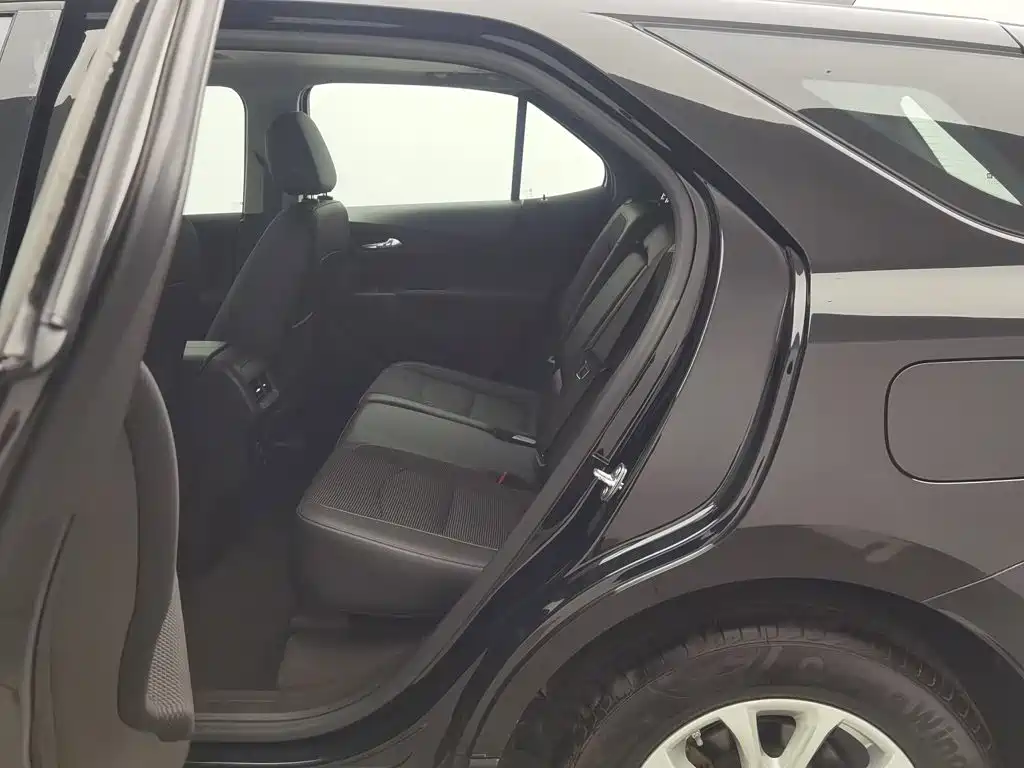 Chevrolet Equinox — миниатюра 15