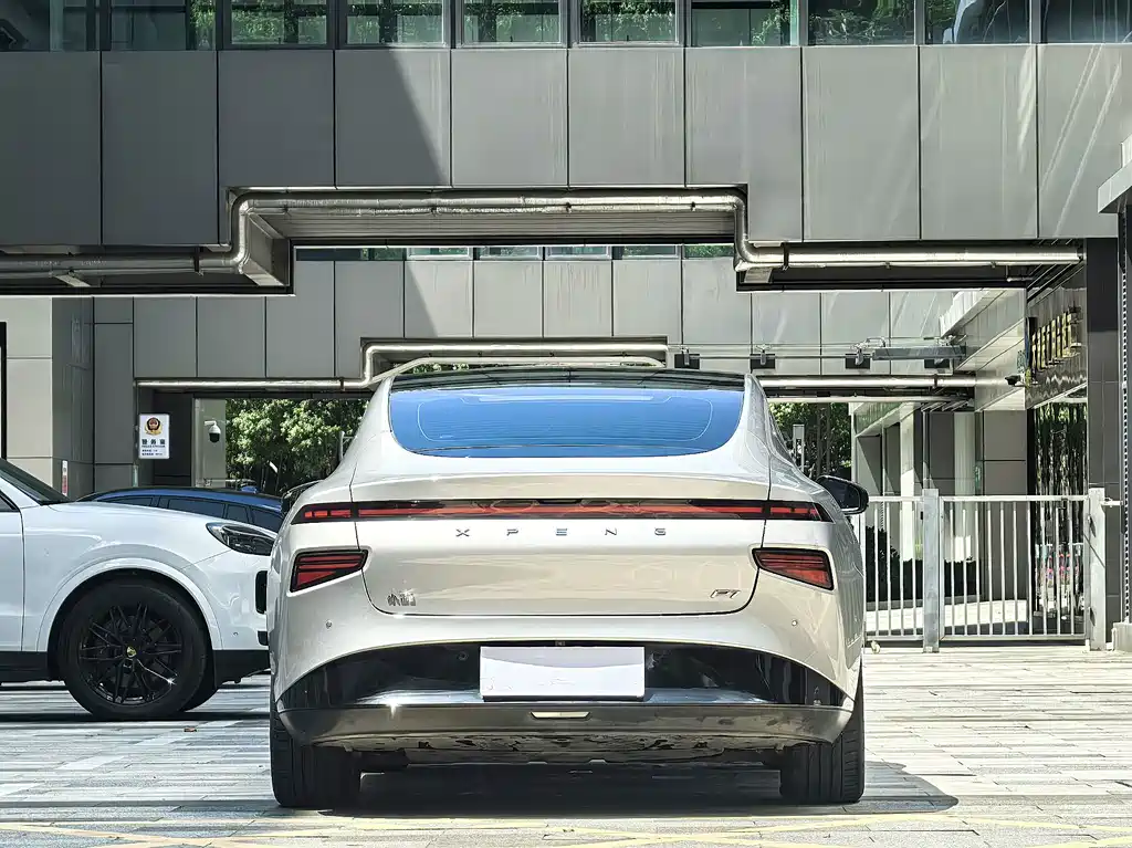 XPeng P7 — миниатюра 8