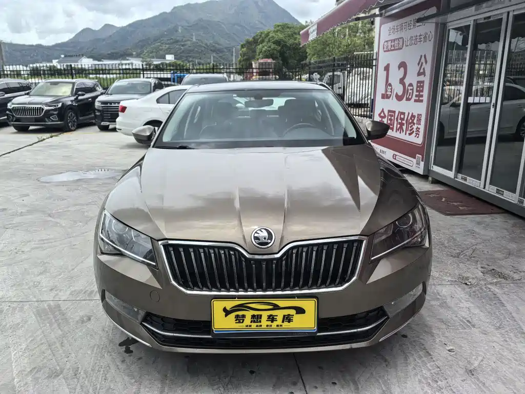 Skoda Superb — миниатюра 5