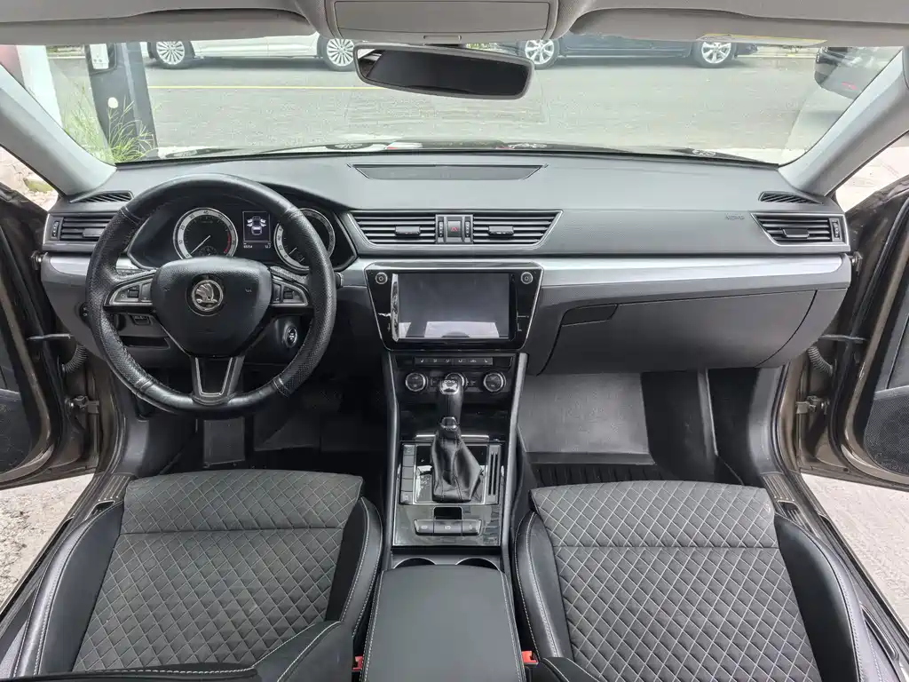 Skoda Superb — миниатюра 13