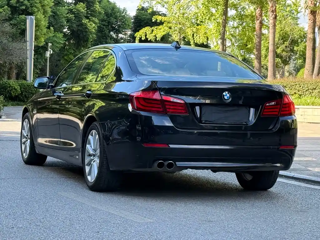 BMW 5 Series — миниатюра 7