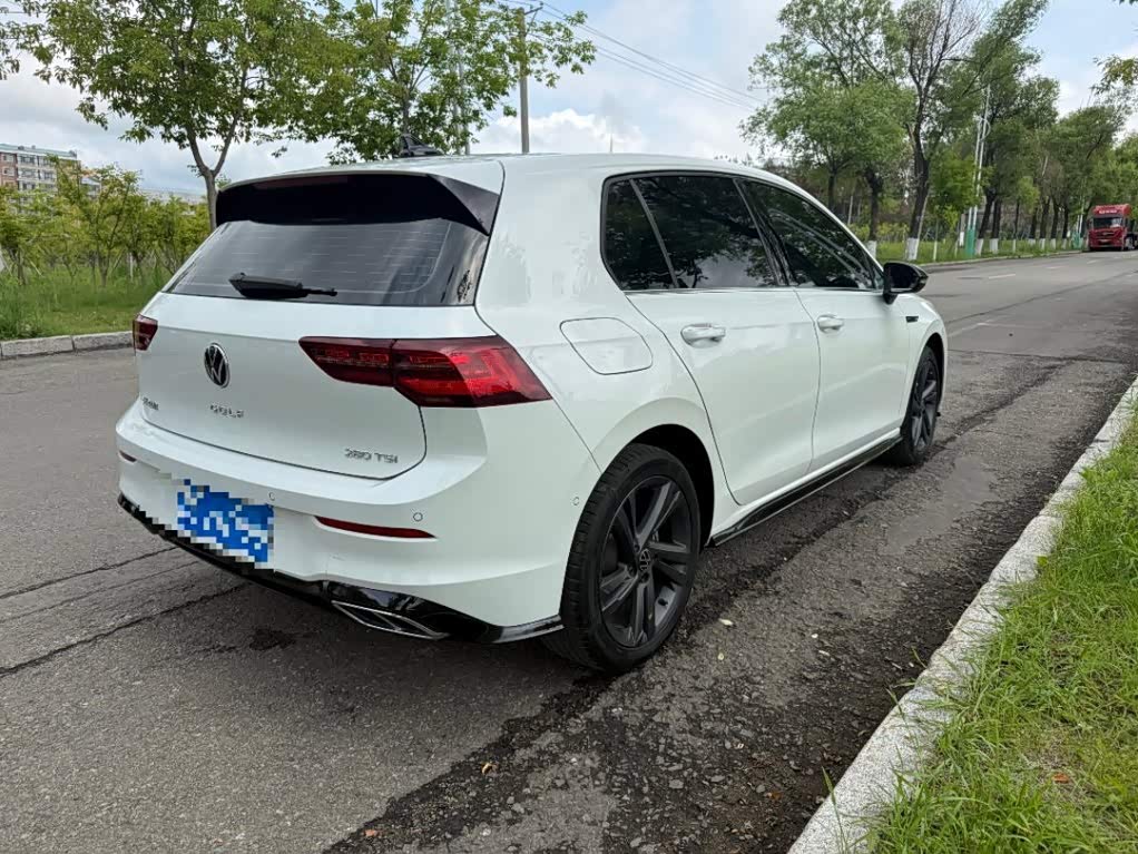 Volkswagen Golf 1.4 л 2023 г. Белый, пробег 40000 км