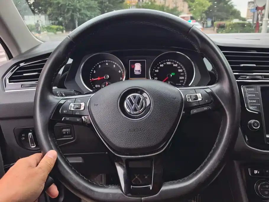 Volkswagen Tiguan L — миниатюра 15