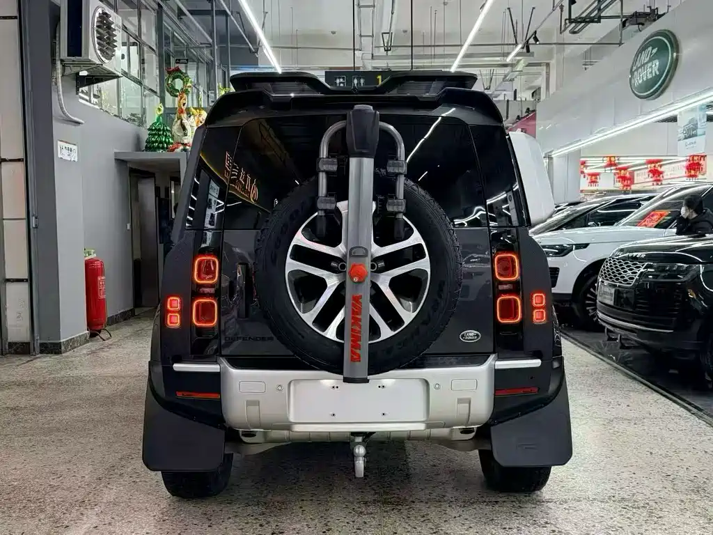 LAND ROVER DEFENDER