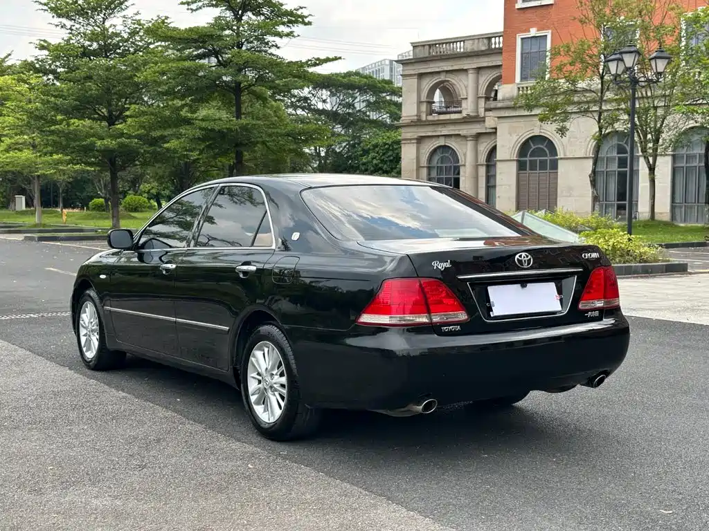 Toyota Crown — миниатюра 15
