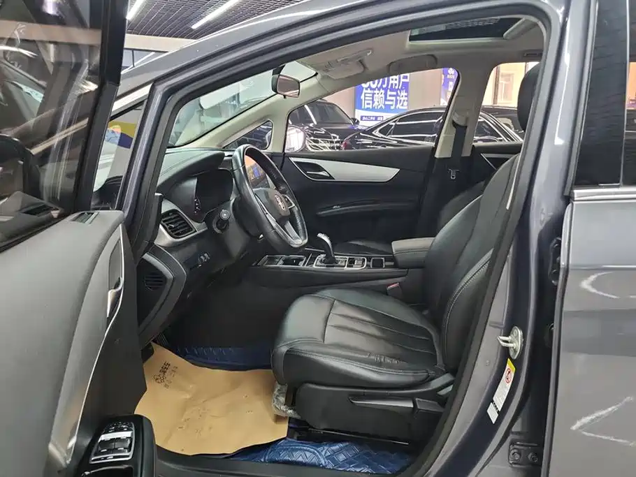 BYD MAX — миниатюра 9