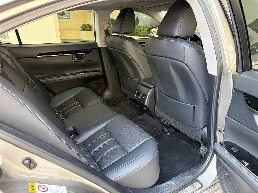 Lexus ES — миниатюра 9