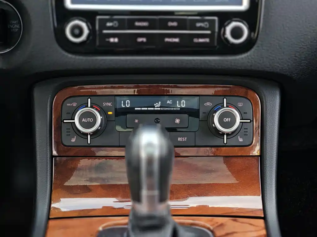 Volkswagen Touareg — миниатюра 18
