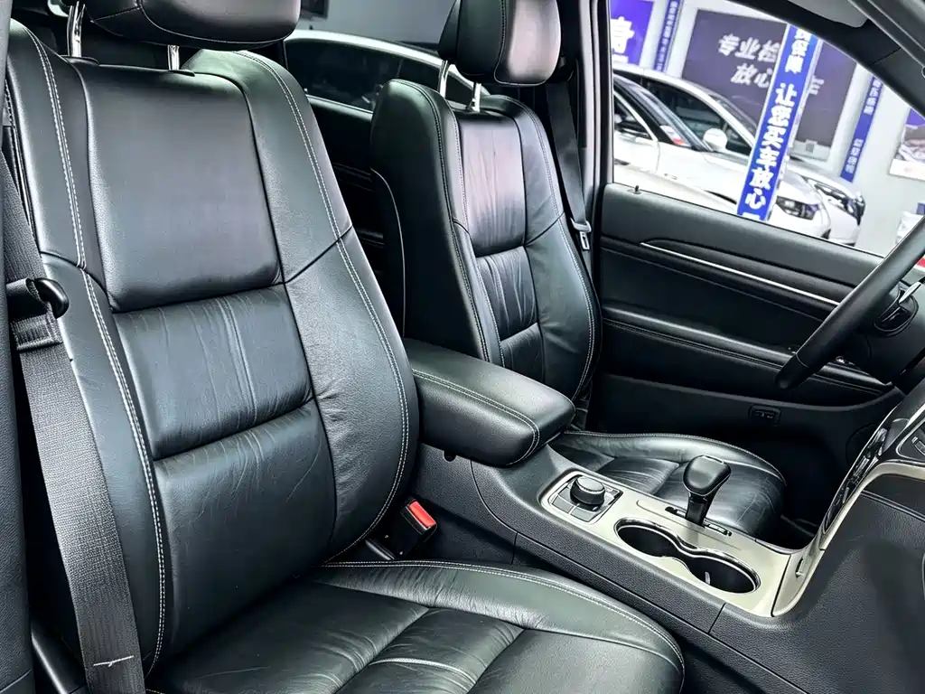 Jeep Grand Cherokee (Import) — миниатюра 12